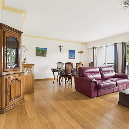 200m De La De La Baule, 4 Adultes 1 Enfant *