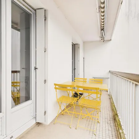 200m De La De La Baule, 4 Adultes 1 Enfant